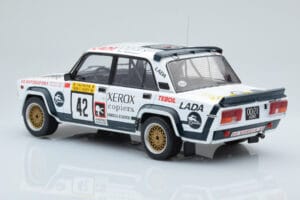 Lada 2105 VFTS #42 S. Brundza Rally 1000 Lakes 1984 IXO 1:18 18RMC146 Fém – 5. kép a 6-ből