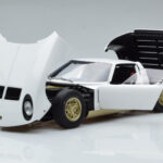 Lamborghini Miura SV Fehér AUTOart 1:18 - image 2 of 8
