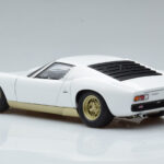 Lamborghini Miura SV Fehér AUTOart 1:18 - image 7 of 8