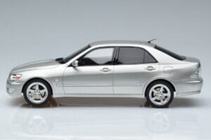 Lexus IS200 XE10 Ezüst Otto 1:18 OT991 Gyanta – 3. kép a 6-ből