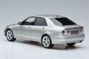 Lexus IS200 XE10 Ezüst Otto 1:18 OT991 Gyanta – 5. kép a 6-ből