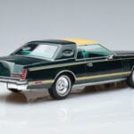 Lincoln Continental Mark V Sötétzöld MCG 1:18 MCG18404 Fém - image 2 of 6