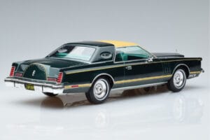 Lincoln Continental Mark V Sötétzöld MCG 1:18 MCG18404 Fém – 2. kép a 6-ből