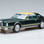 Lincoln Continental Mark V Sötétzöld MCG 1:18 MCG18404 Fém