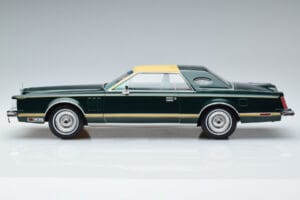 Lincoln Continental Mark V Sötétzöld MCG 1:18 MCG18404 Fém – 3. kép a 6-ből
