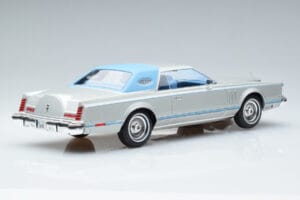 Lincoln Continental Mark V Ezüst MCG 1:18 MCG18403 Fém – 2. kép a 6-ből