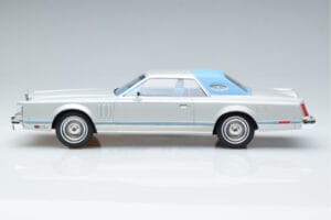 Lincoln Continental Mark V Ezüst MCG 1:18 MCG18403 Fém – 3. kép a 6-ből