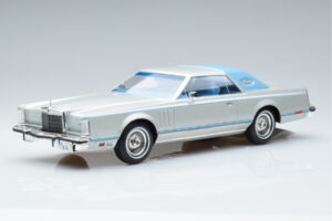 Lincoln Continental Mark V Ezüst MCG 1:18