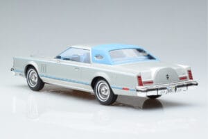 Lincoln Continental Mark V Ezüst MCG 1:18 MCG18403 Fém – 5. kép a 6-ből