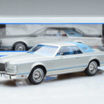 Lincoln Continental Mark V Ezüst MCG 1:18 - image 6 of 6