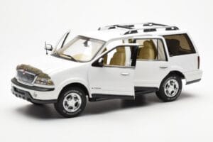 Lincoln Navigator Fehér AUTOart 1:18 72761 Fém – 2. kép a 8-ből