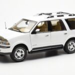 Lincoln Navigator Fehér AUTOart 1:18