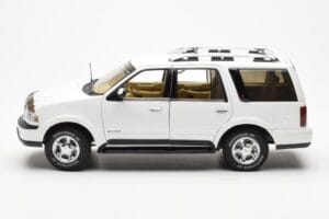 Lincoln Navigator Fehér AUTOart 1:18 72761 Fém – 4. kép a 8-ből