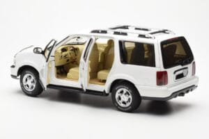Lincoln Navigator Fehér AUTOart 1:18 72761 Fém – 5. kép a 8-ből