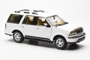 Lincoln Navigator Fehér AUTOart 1:18 72761 Fém – 6. kép a 8-ből