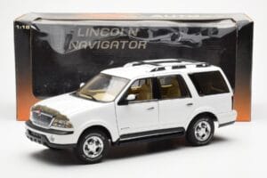 Lincoln Navigator Fehér AUTOart 1:18 72761 Fém – 8. kép a 8-ből