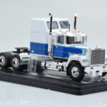 Mack Superliner Magnum Fehér Kék IXO 1:43 - image 4 of 6