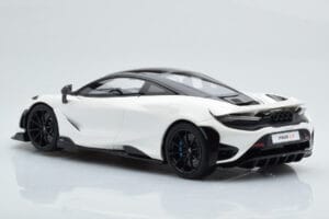 McLaren 765LT Fehér GT Spirit 1:18 GT861 Gyanta – 5. kép a 6-ből