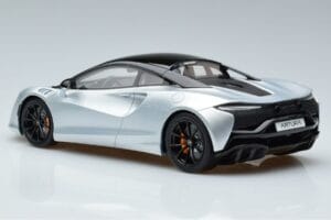 McLaren Artura Ezüst GT Spirit 1:18 GT873 Gyanta – 5. kép a 6-ből