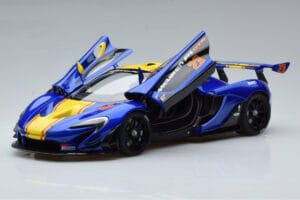 McLaren P1 GTR Kék Sárga Csíkokkal AUTOart 1:18 81542 Kompozit – 2. kép a 7-ből