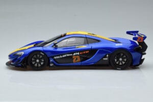 McLaren P1 GTR Kék Sárga Csíkokkal AUTOart 1:18 81542 Kompozit – 4. kép a 7-ből