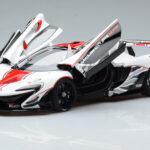McLaren P1 GTR Fényes Fehér Piros Csíkokkal AUTOart 1:18 - image 2 of 7