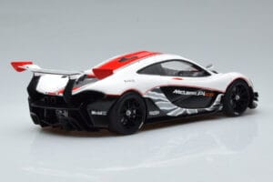 McLaren P1 GTR Fényes Fehér Piros Csíkokkal AUTOart 1:18 81541 Kompozit – 3. kép a 7-ből