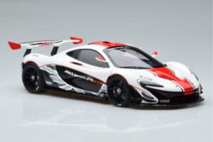 McLaren P1 GTR Fényes Fehér Piros Csíkokkal AUTOart 1:18 81541 Kompozit – 5. kép a 7-ből