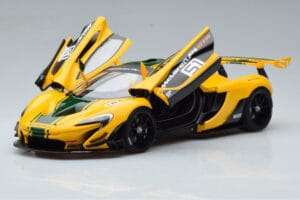 McLaren P1 GTR Sárga Zöld Csíkokkal AUTOart 1:18 81544 Kompozit – 2. kép a 7-ből