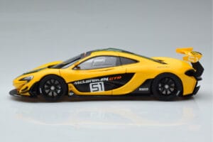 McLaren P1 GTR Sárga Zöld Csíkokkal AUTOart 1:18 81544 Kompozit – 4. kép a 7-ből