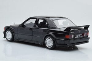 Mercedes 190E W201 2.5-16 Evo I Fekete Otto 1:18 OT151 Gyanta – 5. kép a 6-ből