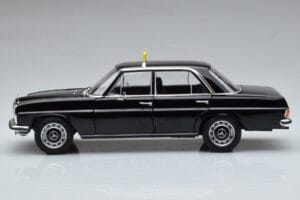 Mercedes 200 W115 Taxi Norev 1:18 183776 Fém – 4. kép a 7-ből