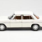 Mercedes 200 W115 Fehér Norev 1:18 183770 - image 4 of 8