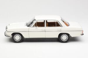 Mercedes 200 W115 Fehér Norev 1:18 183770 Fém – 4. kép a 8-ből
