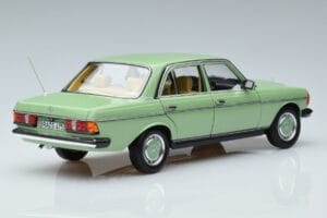 Mercedes 200 W123 Zöld Norev 1:18 183796 Fém – 3. kép a 7-ből