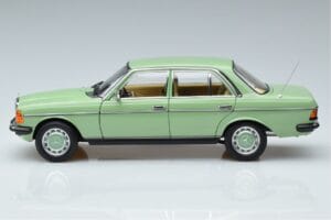 Mercedes 200 W123 Zöld Norev 1:18 183796 Fém – 4. kép a 7-ből