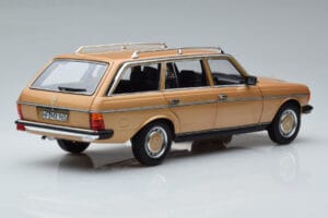 Mercedes 200T S123 Bézs Norev 1:18 183738 Fém – 3. kép a 9-ből