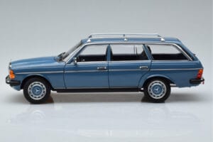 Mercedes 200T S123 Kék Norev 1:18 183737 Fém – 4. kép a 7-ből