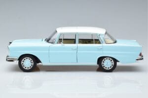 Mercedes 220 S W111 Kék Norev 1:18 183920 Fém – 4. kép a 7-ből