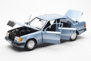 Mercedes 230E W124 Világoskék Metallic Norev 1:18 183945 Fém – 2. kép a 8-ből
