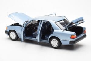 Mercedes 230E W124 Világoskék Metallic Norev 1:18 183945 Fém – 5. kép a 8-ből