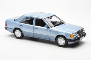 Mercedes 230E W124 Világoskék Metallic Norev 1:18 183945 Fém – 6. kép a 8-ből