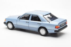 Mercedes 230E W124 Világoskék Metallic Norev 1:18 183945 Fém – 7. kép a 8-ből