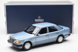 Mercedes 230E W124 Világoskék Metallic Norev 1:18 183945 Fém – 8. kép a 8-ből