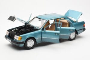 Mercedes 230E W124 Beryl Metallic Kereskedői Kiadás Norev 1:18 B66040698 Fém – 2. kép a 8-ből