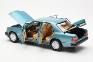 Mercedes 230E W124 Beryl Metallic Kereskedői Kiadás Norev 1:18 B66040698 Fém – 5. kép a 8-ből