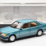 Mercedes 230E W124 Beryl Metallic Kereskedői Kiadás Norev 1:18 B66040698 - image 8 of 8