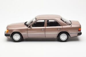 Mercedes 230E W124 Rosewood Metallic Kereskedői Kiadás Norev 1:18 B66040697 Fém – 4. kép a 8-ből