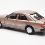 Mercedes 230E W124 Rosewood Metallic Kereskedői Kiadás Norev 1:18 B66040697 - image 7 of 8