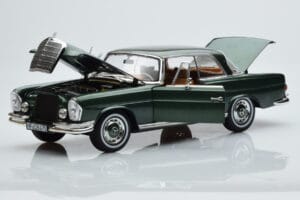 Mercedes 250 SE Coupe W111 Zöld Metál Limitált Kiadás Norev 1:18 183764 Fém – 2. kép a 7-ből